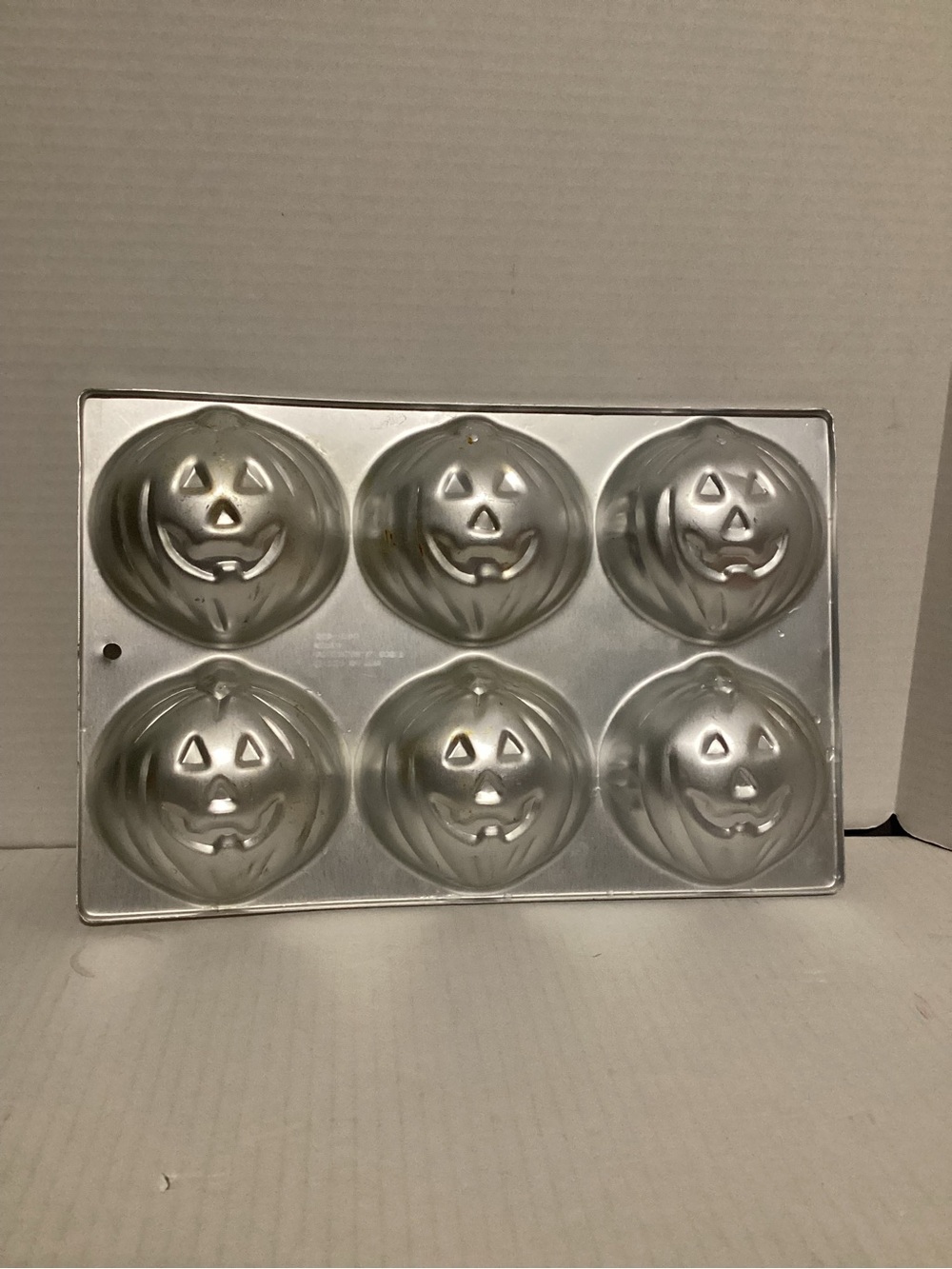 1983 Vintage Wilton Halloween Pumpkin Cake Pan - Silver 6-Cavity
